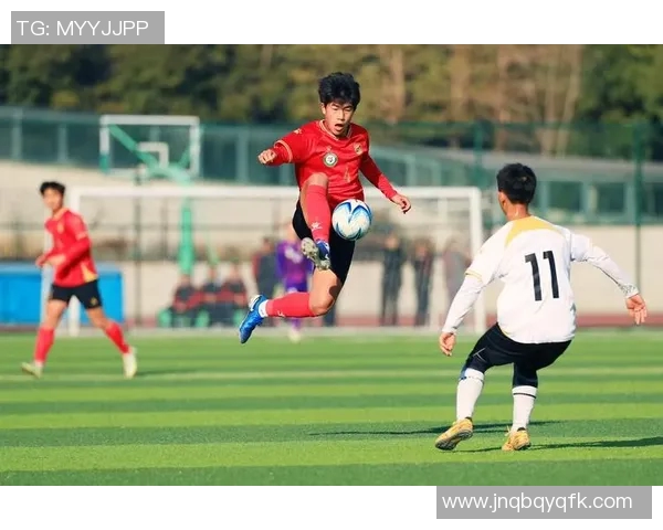 姓庆的足球明星如何在绿茵场上书写传奇人生与辉煌成就